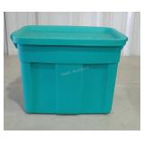 RUBBERMAID ROUGHNECK tote with lid. 18 gallon.