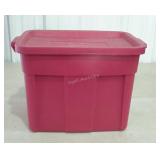 RUBBERMAID ROUGHNECK tote with lid. 18 gallon.