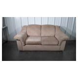 La-Z-Boy Loveseat tan microfiber Upholstered
