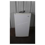 Sanyo Dorm Room Shop Size Refrigerator with small