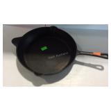 Cast iron 12" skillet with helper handle