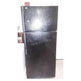 Black GE refriigerator with top freezer, tested