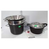Cookware - All-Clad 5.5 qt round oven with lid and
