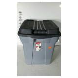 RUBBERMAID ROUGHNECK tote with lid, 24 gallon