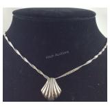 Sterling silver with scallop shell pendant 23in