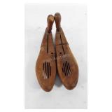 Wooden shoe forms