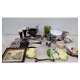 Mixed lot. Prints, colendar, cups, serving dishes