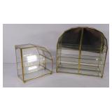 Hangable glass cases, door on 1 is broken, back