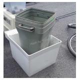 Utility Tub no legs, plus small poly trash can