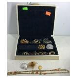 Jewelry box with jewelry