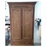 Antique Oak Wardrobe, in beautiful condition,