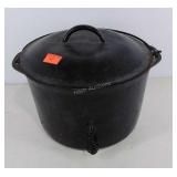 Cast iron cook pot with lid, 12" in diameter
