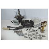 Kitchenwares, candy molds, 8.5" pie plates, glass