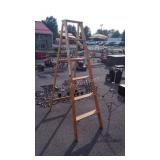 6ft Wooden Step Ladder like new condition, seller