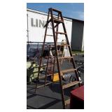 8ft Wooden Step Ladder in ready to use condition,