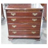 Small server chest of drawers, 18 x 31 x 32,