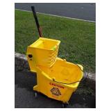 Rubbermaid commercial Mop Bucket with ringer