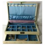 Jewelry box with jewelry