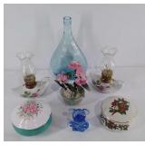 Group of decorative items,  2 small oil lamps, 2