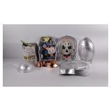 Baking pans, haunted house, skull, football, race