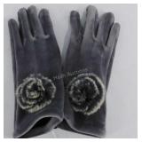 Pair of ladies gloves, new