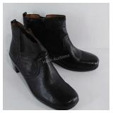 Pair of Easy Spirit ladies ankle boots, size 7.5,