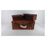 Large English style wicker picnic basket for 4,