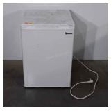 Magic chef mini fridge, works, needs cleaned,