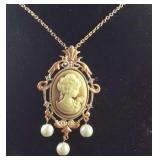 Cameo Austrian crystal necklace 24in goldtone