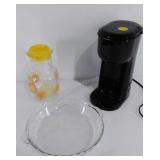Single cup coffee maker, powers up, Pyrex pie
