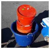 Containers lot, 12 gallon tub, two 5 gallon
