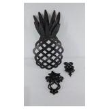 Metal decor items, wall hanging and two door