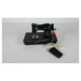 Singer sewing machine, 5x9, battery powered