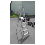 Folding step ladder