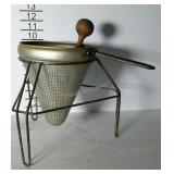 Kitchenware sieve with stand and masher