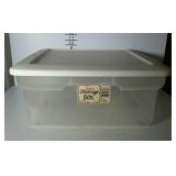 Sterilite Storage box tote with lid. 40.5 quart.