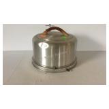 Mirro aluminum Cake carrier has a small dent