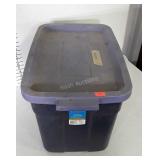 Rubbermaid 18 gallon storage tote with lid dusty