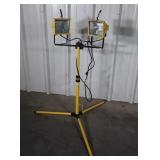 Shop Light double bulb light with Stand, working