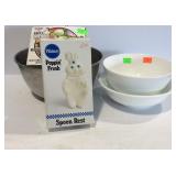 Kitchenware - Pillsbury spoon rest, 11-1/2"