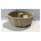 Pampered Chef bundt cake mold