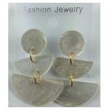White shell pearl Valentina earrings goldtone