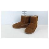 Size 7 Minnietonka sheepskin winter boots