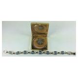 Estée Lauder pressed powder compact and