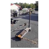4 Ton Hydraulic Floor Jack. Note may need oil as