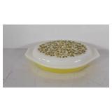 1 quart olive divided Pyrex baking dish with lid