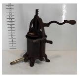 Sausage press, with horn