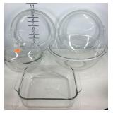 Pyrex, 326 mixing bowl, two pie plates, covered