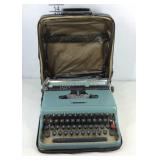 Typewriter, Underwood- Olivetti lettera 22