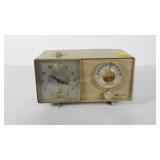 General Electric clock radio, powers up